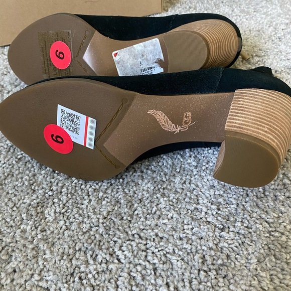 BRAND NEW UGG BLACK SUEDE ANKLE BOOTS SIZE 6 - Picture 5 of 6